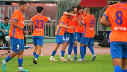 泰山痛快复仇！6球大胜国安，京鲁大战最大比分，韩鹏振臂欢呼