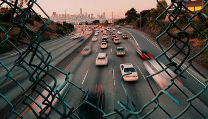 理性追星!奥纳纳推开想与他合影的球迷,但被另一人丢水瓶